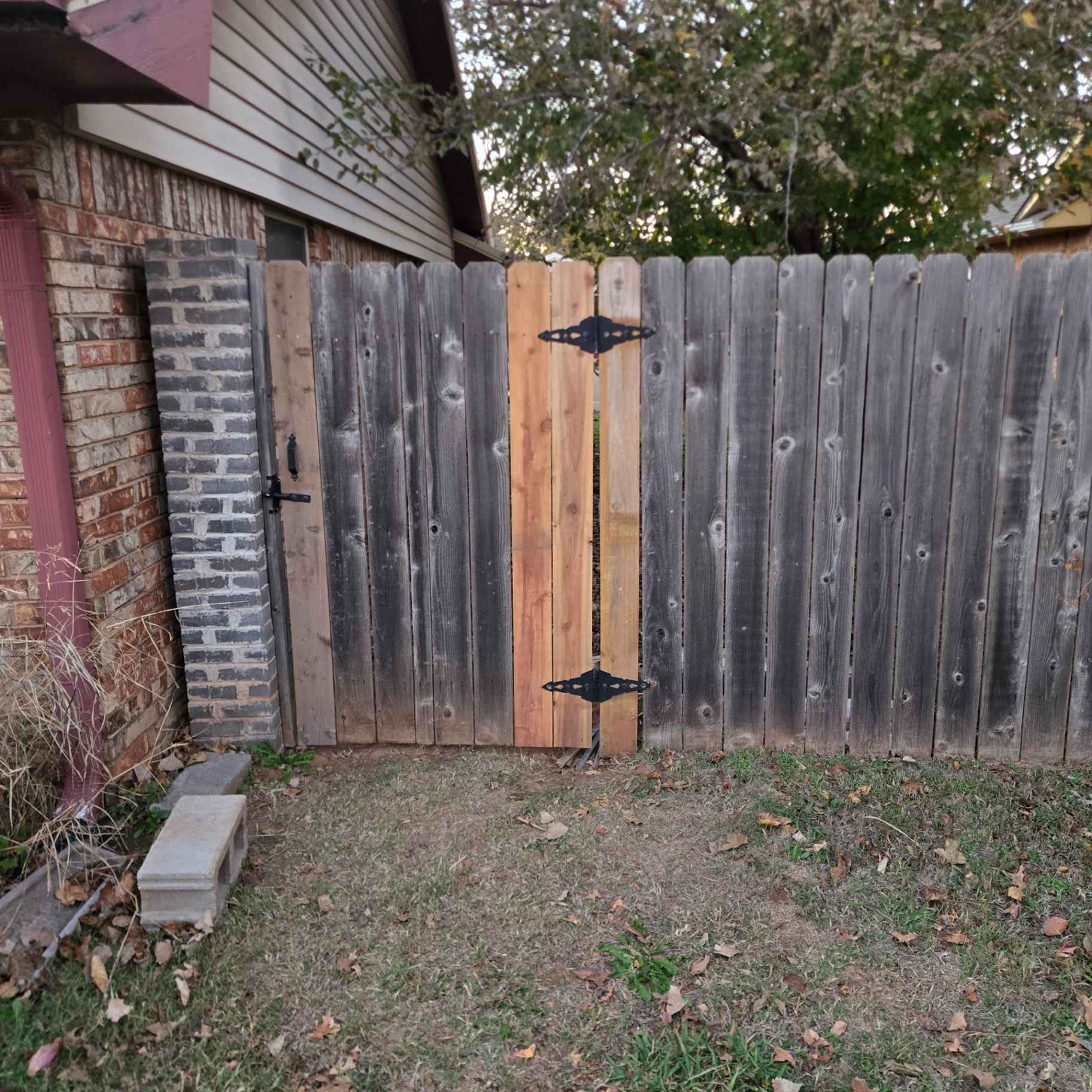 Rustic wooden privacy fence and gate built by handyman in Stillwater OK